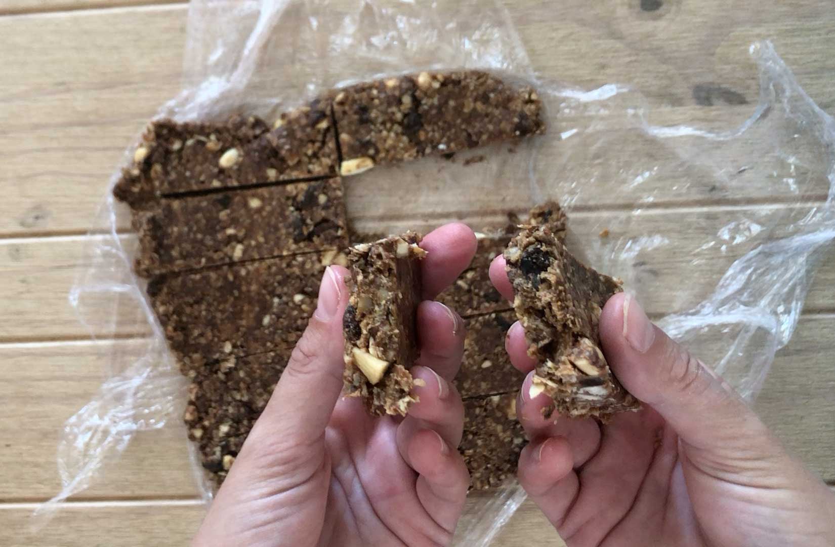 No_Bake_Oat_Bars_Cut_Bar.jpg