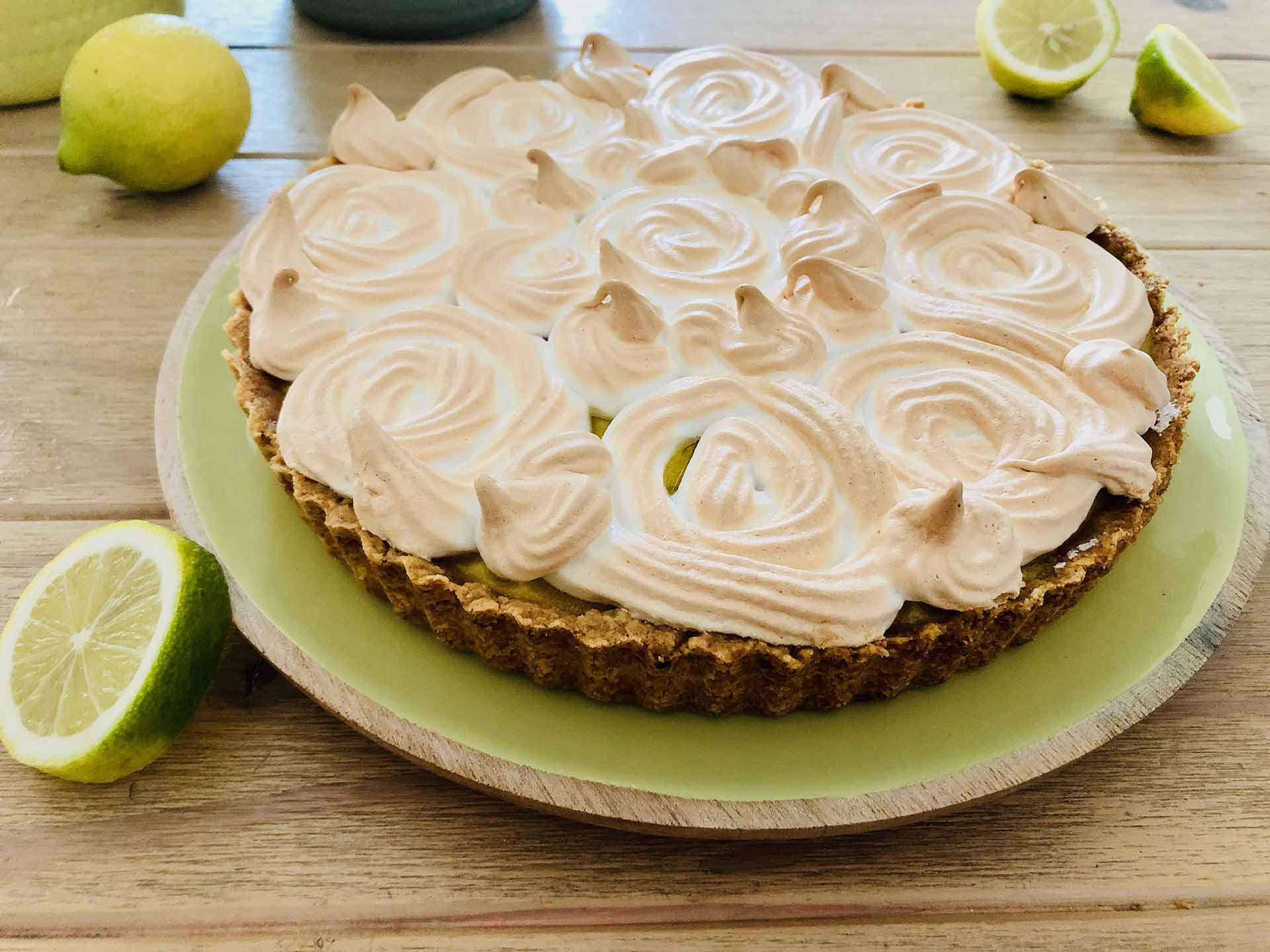 Lemon_Pie_Whole_with_Lemons_from_Front.jpg