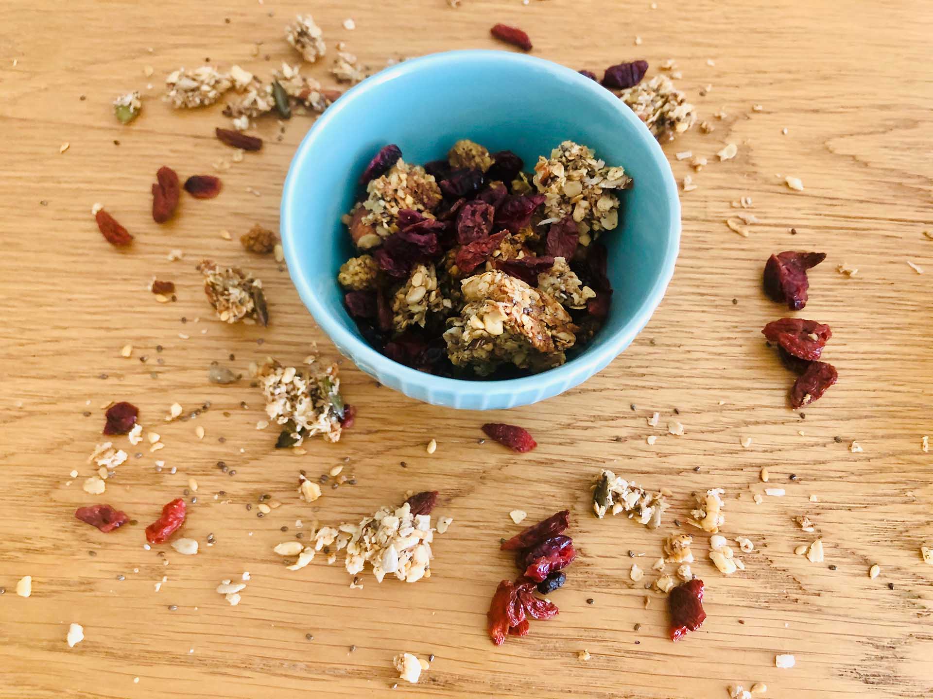 Homemade_Healthy_Granola_with_Dried_Fruits.jpg