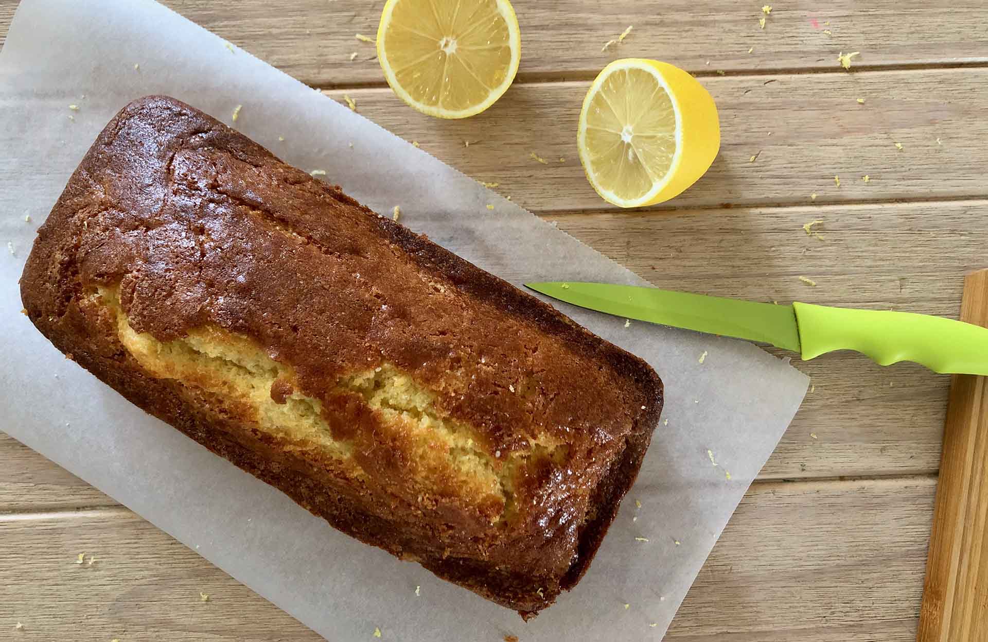 Lemon_Bread_Whole_Knife_from_Above.jpg