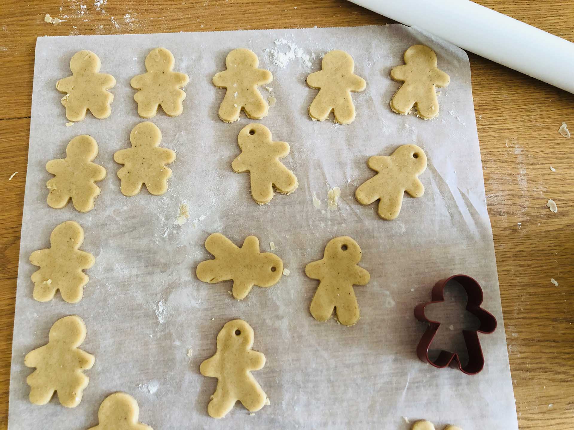 Gingerbread_Cookies_Making_Holes.jpg
