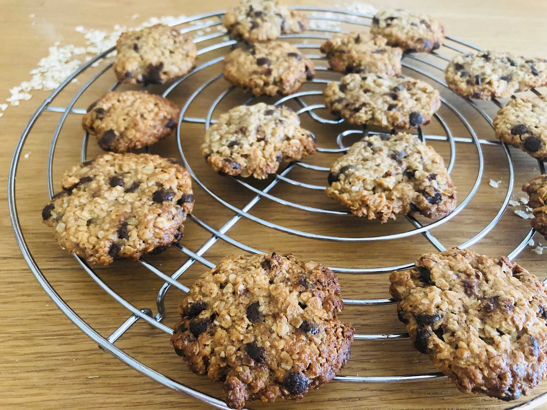 Oatmeal_Cookies_Cookies_Cooling_O_Wire_Rack_From_Front.jpg