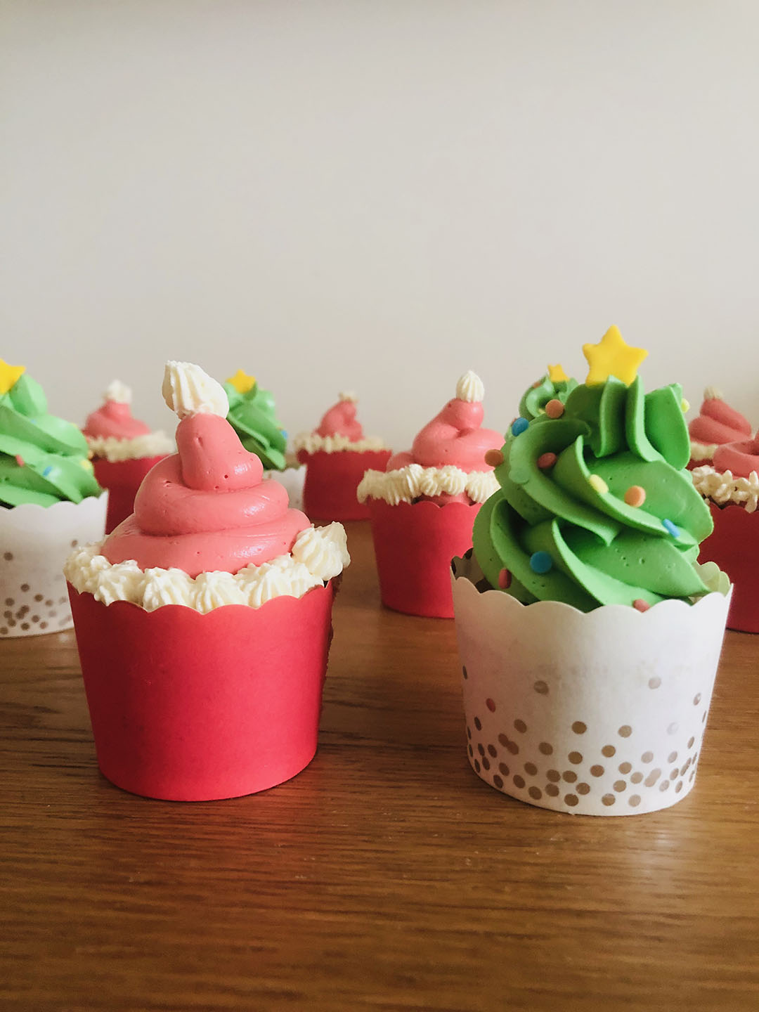 Christmas_Cupcakes_Vertical_Two_Kinds.jpg
