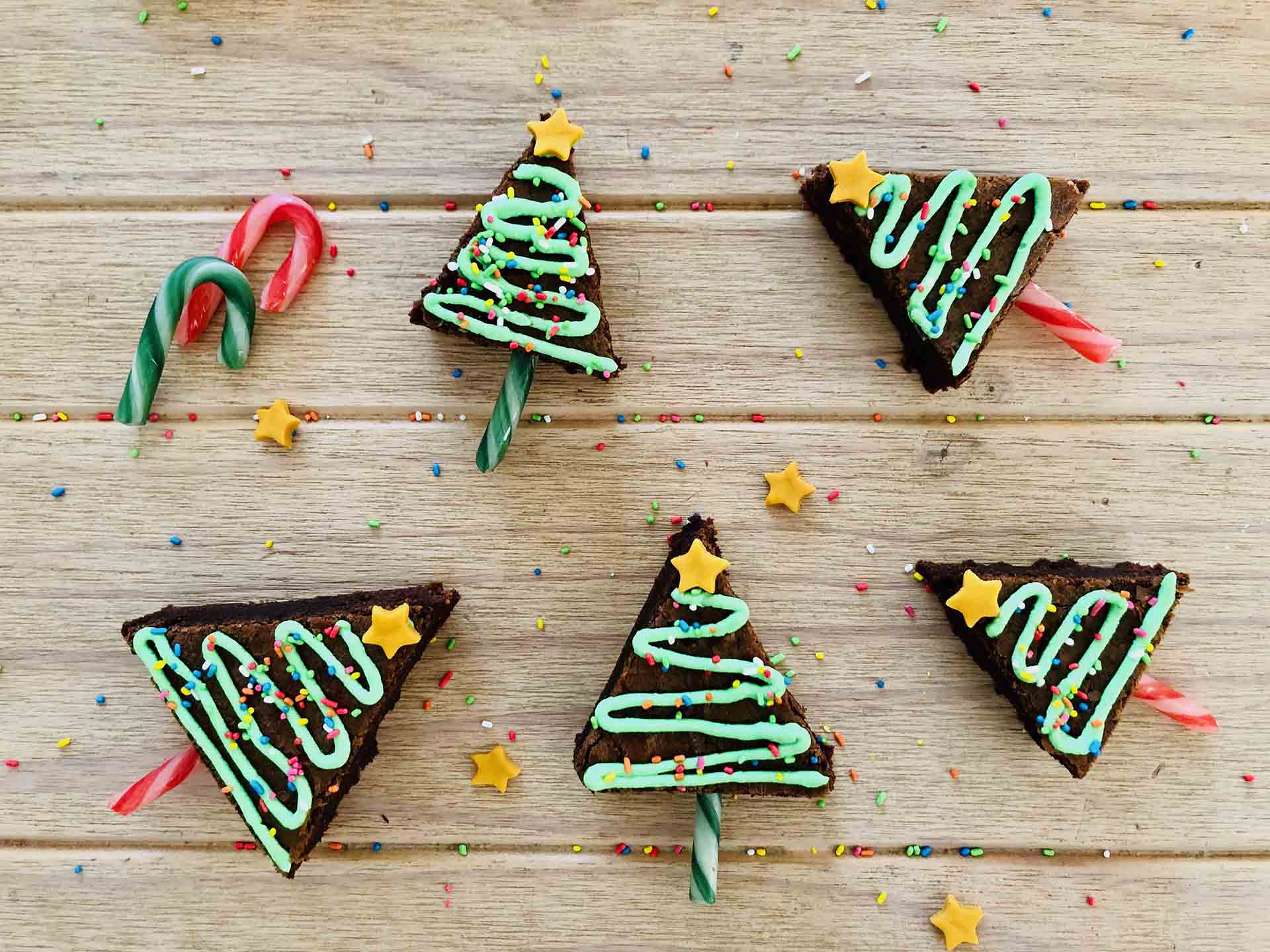 Christmas_Trees_Brownies_with_Stars_and_Candies.jpg