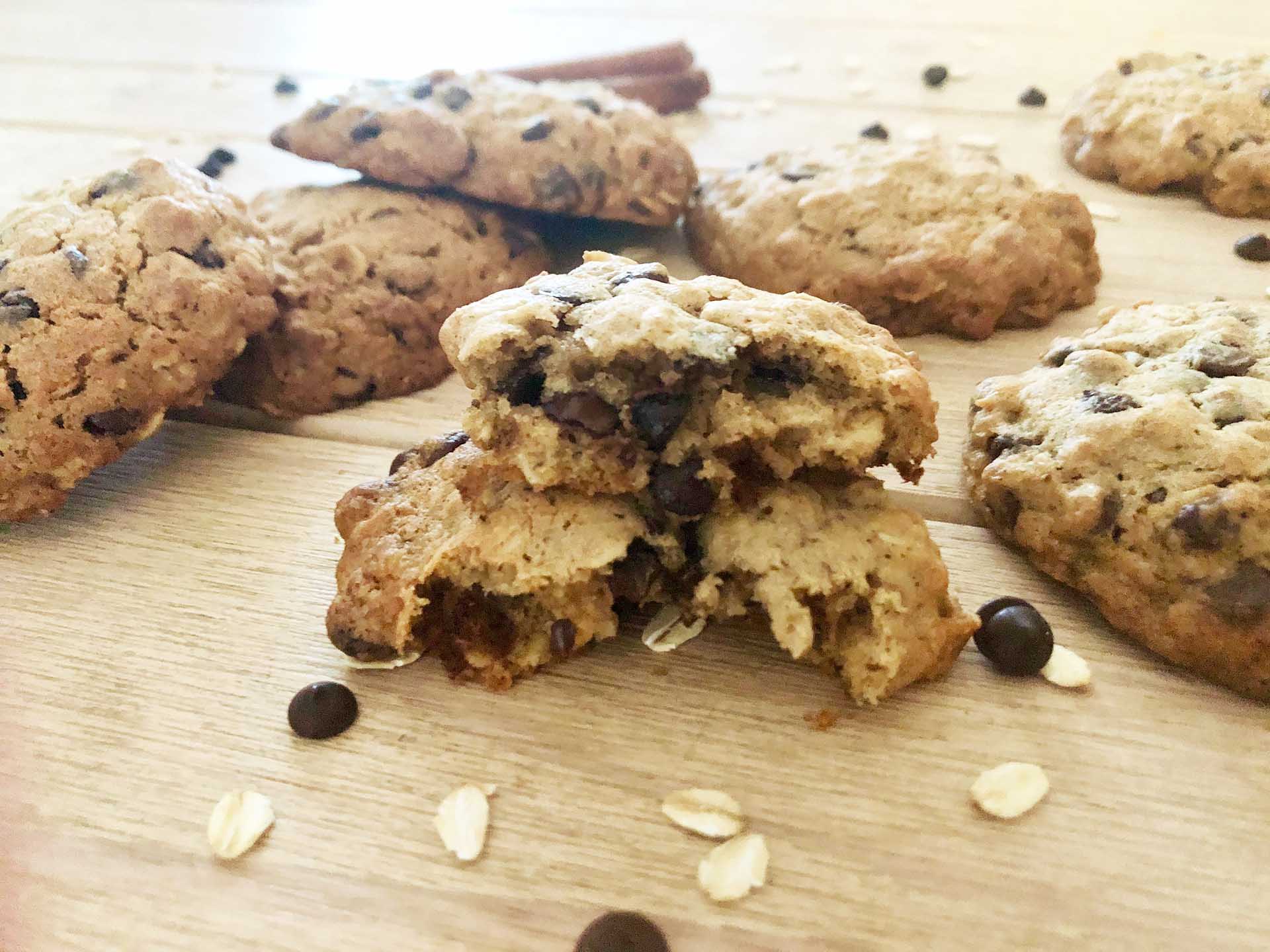 Oatmeal_Cinnamon_Choc_Chips_Cookies_All_From_Front_Cut_Cookie.jpg
