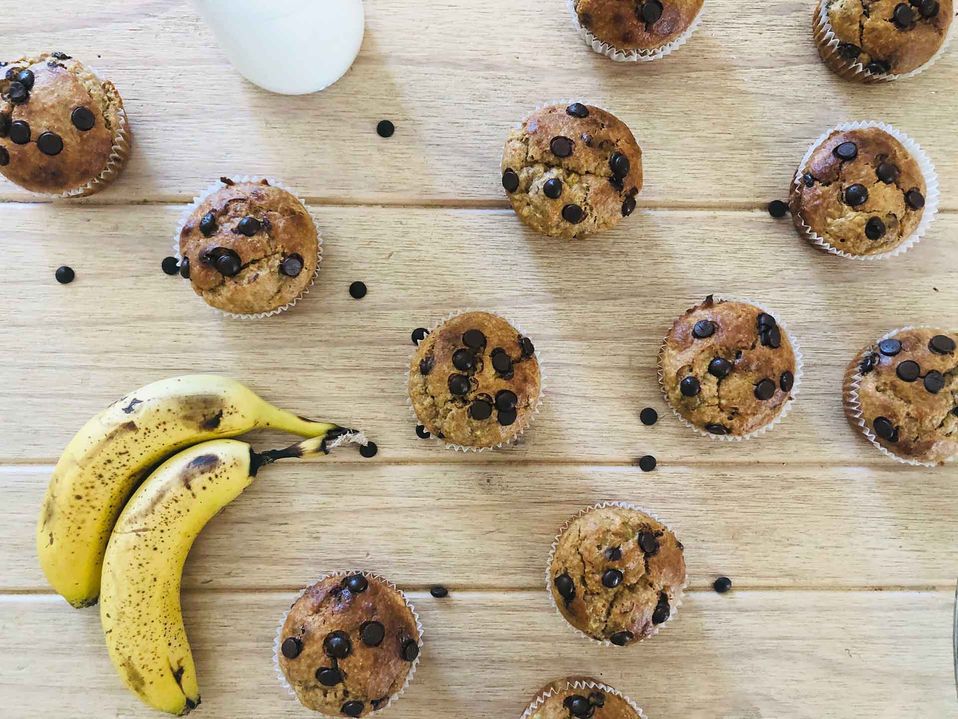 Healthy_Banana_Peanutbutter_Muffins_All_Top_Banans_Milk.jpg